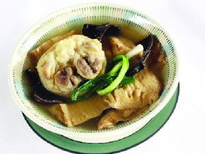 Măng hầm giò heo