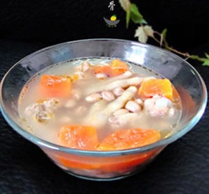 Đu đủ chín hầm chân gà